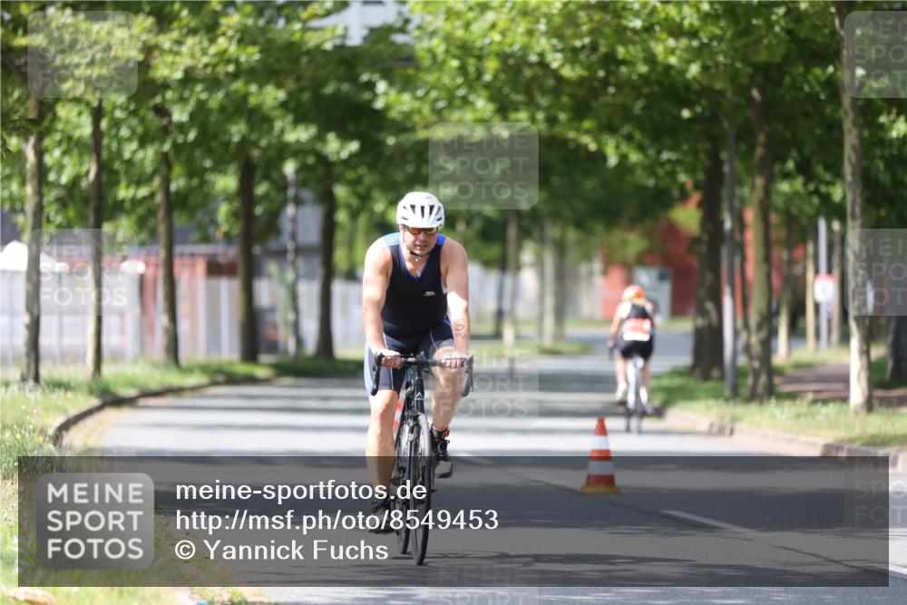 10.08.2025 - GEWOBA Citytriathlon Bremen Yannick Fuchs http://msf.ph/oto/8549453 10.08.2025 13:26:49 Radfahren 809, 962 meine-sportfotos.de
