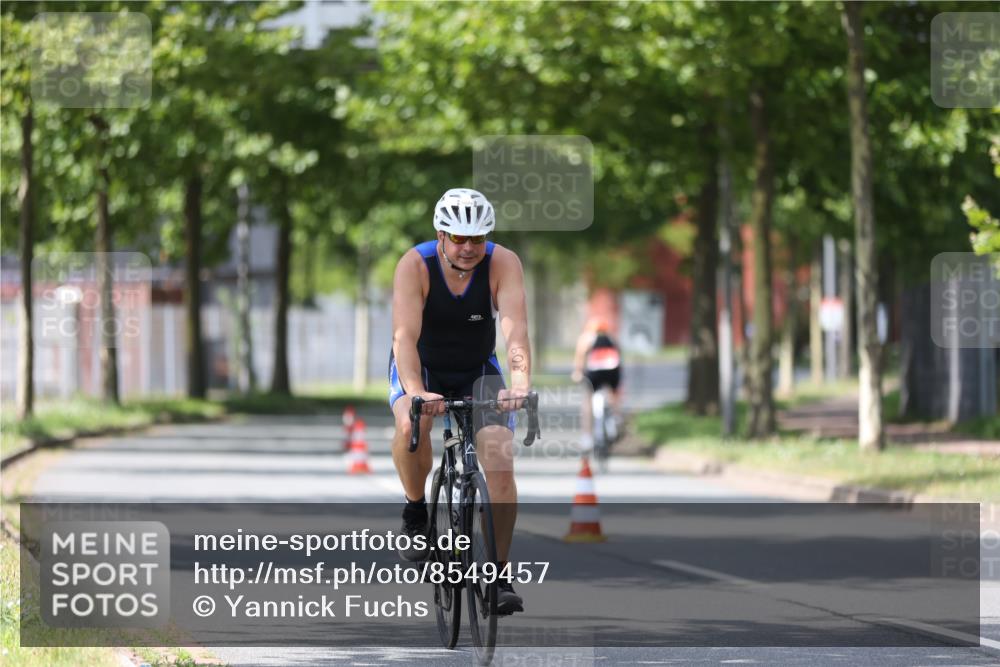 10.08.2025 - GEWOBA Citytriathlon Bremen Yannick Fuchs http://msf.ph/oto/8549457 10.08.2025 13:26:49 Radfahren 809, 962 meine-sportfotos.de