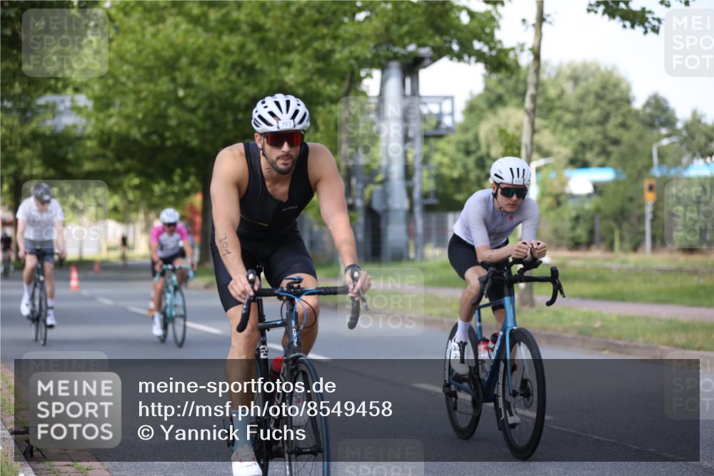 10.08.2025 - GEWOBA Citytriathlon Bremen Yannick Fuchs http://msf.ph/oto/8549458 10.08.2025 12:18:38 Radfahren 584, 637, 642, 652, 678, 680, 759, 763, 781, 855, 919, 1015, 1018, 1029 meine-sportfotos.de