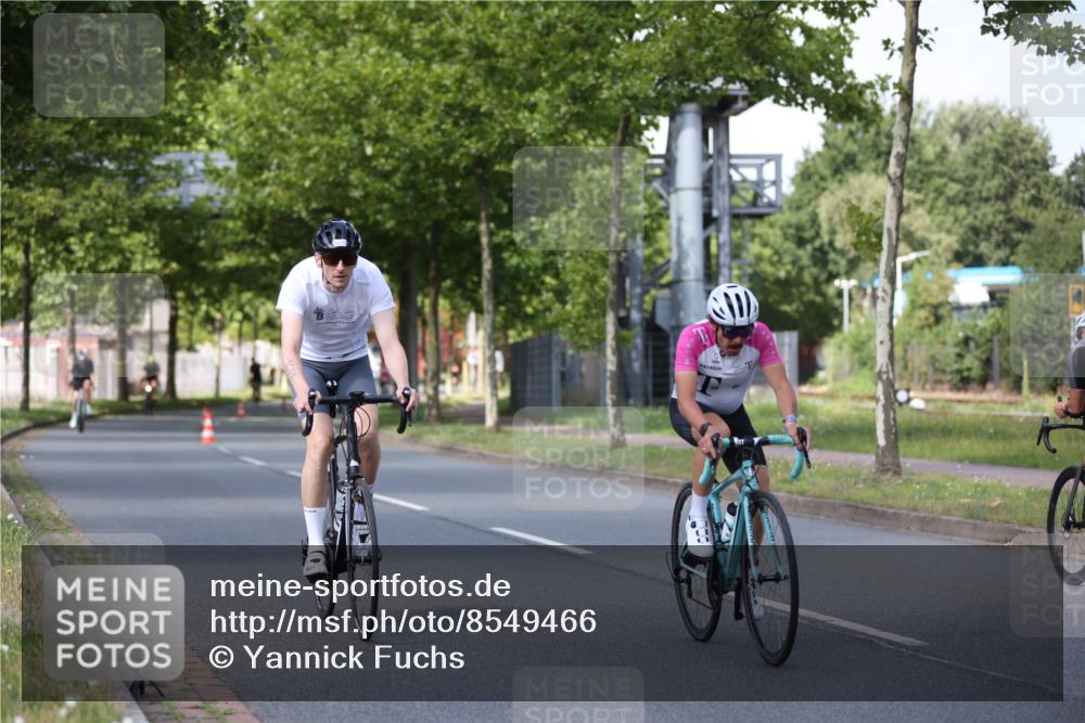 10.08.2025 - GEWOBA Citytriathlon Bremen Yannick Fuchs http://msf.ph/oto/8549466 10.08.2025 12:18:39 Radfahren 584, 637, 642, 652, 678, 680, 759, 781, 789, 790, 855, 919, 1015, 1018, 1029 meine-sportfotos.de