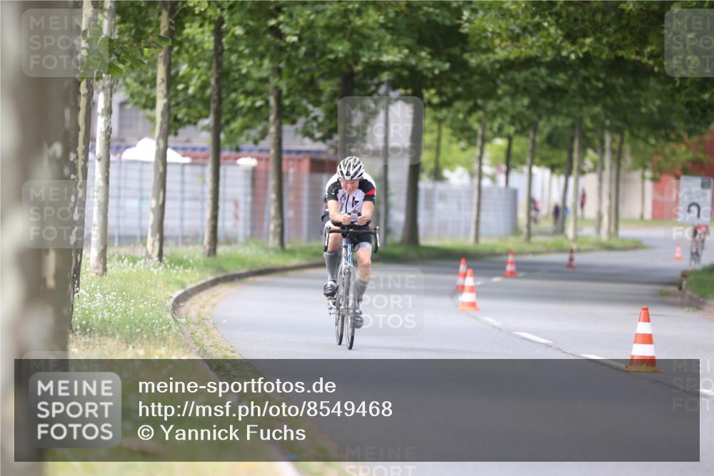 10.08.2025 - GEWOBA Citytriathlon Bremen Yannick Fuchs http://msf.ph/oto/8549468 10.08.2025 13:27:28 Radfahren 909 meine-sportfotos.de