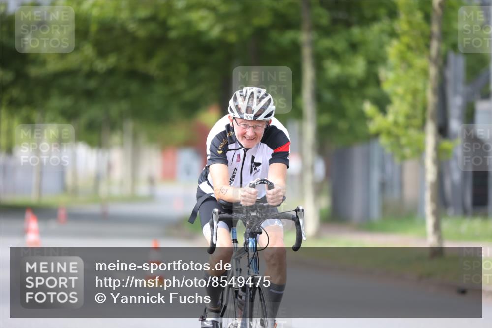 10.08.2025 - GEWOBA Citytriathlon Bremen Yannick Fuchs http://msf.ph/oto/8549475 10.08.2025 13:27:31 Radfahren 909 meine-sportfotos.de