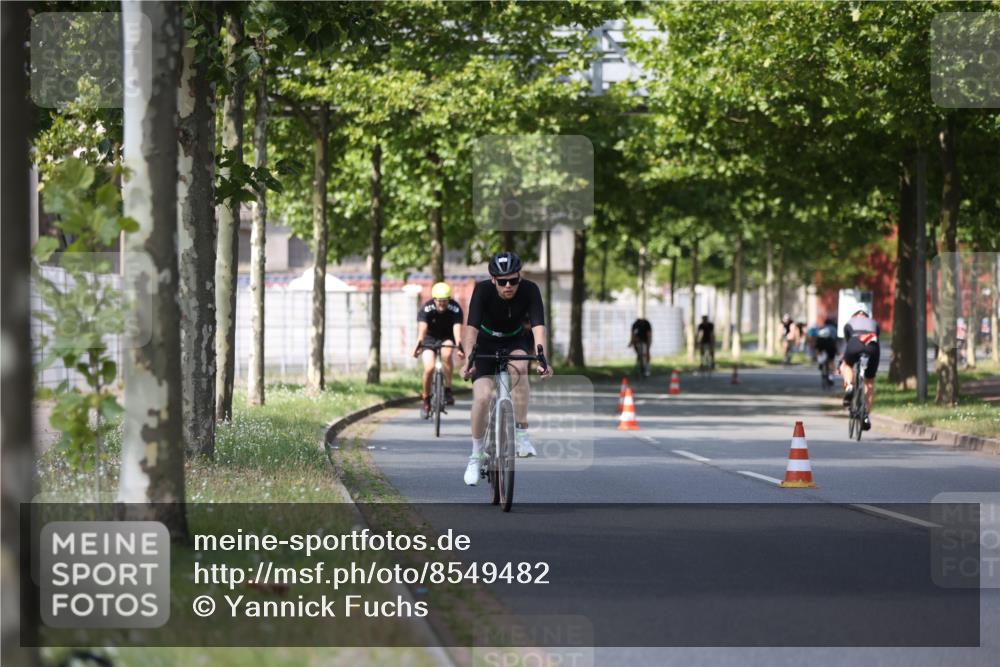 10.08.2025 - GEWOBA Citytriathlon Bremen Yannick Fuchs http://msf.ph/oto/8549482 10.08.2025 12:18:42 Radfahren 584, 642, 652, 678, 680, 759, 781, 789, 790, 825, 855, 919, 1015, 1018, 1029 meine-sportfotos.de