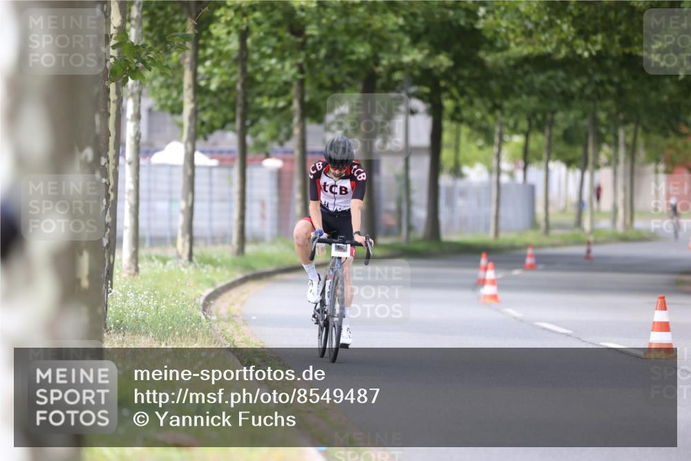 10.08.2025 - GEWOBA Citytriathlon Bremen Yannick Fuchs http://msf.ph/oto/8549487 10.08.2025 13:27:33 Radfahren 909, 958 meine-sportfotos.de