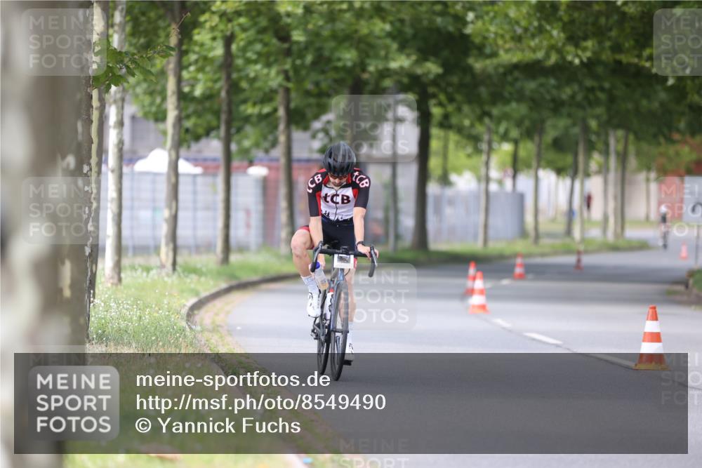 10.08.2025 - GEWOBA Citytriathlon Bremen Yannick Fuchs http://msf.ph/oto/8549490 10.08.2025 13:27:34 Radfahren 909, 958 meine-sportfotos.de