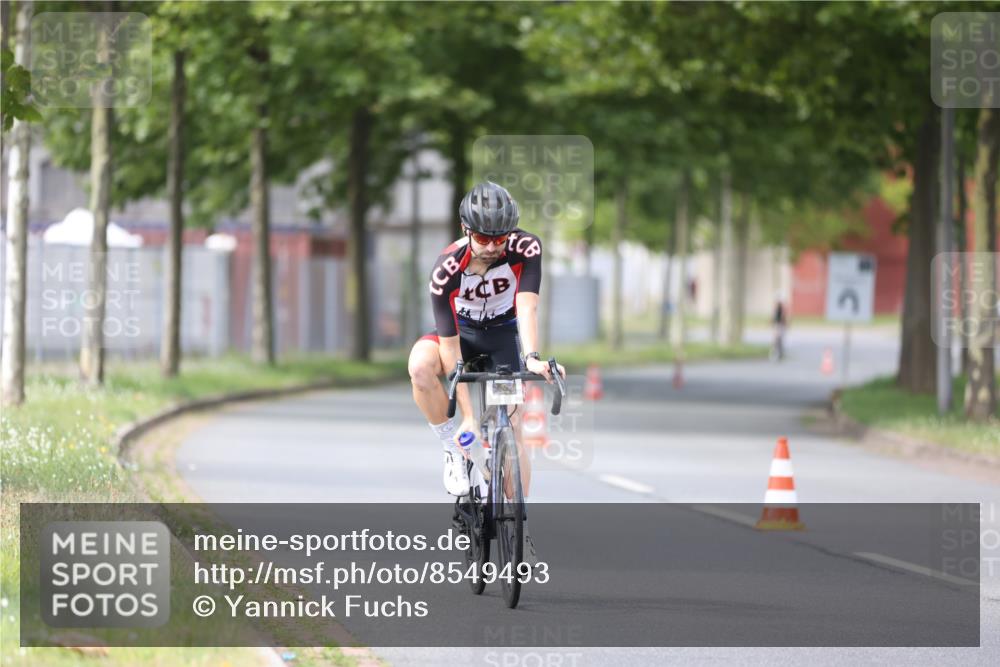 10.08.2025 - GEWOBA Citytriathlon Bremen Yannick Fuchs http://msf.ph/oto/8549493 10.08.2025 13:27:34 Radfahren 909, 958 meine-sportfotos.de