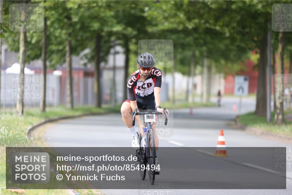 10.08.2025 - GEWOBA Citytriathlon Bremen Yannick Fuchs http://msf.ph/oto/8549494 10.08.2025 13:27:35 Radfahren 909, 958 meine-sportfotos.de