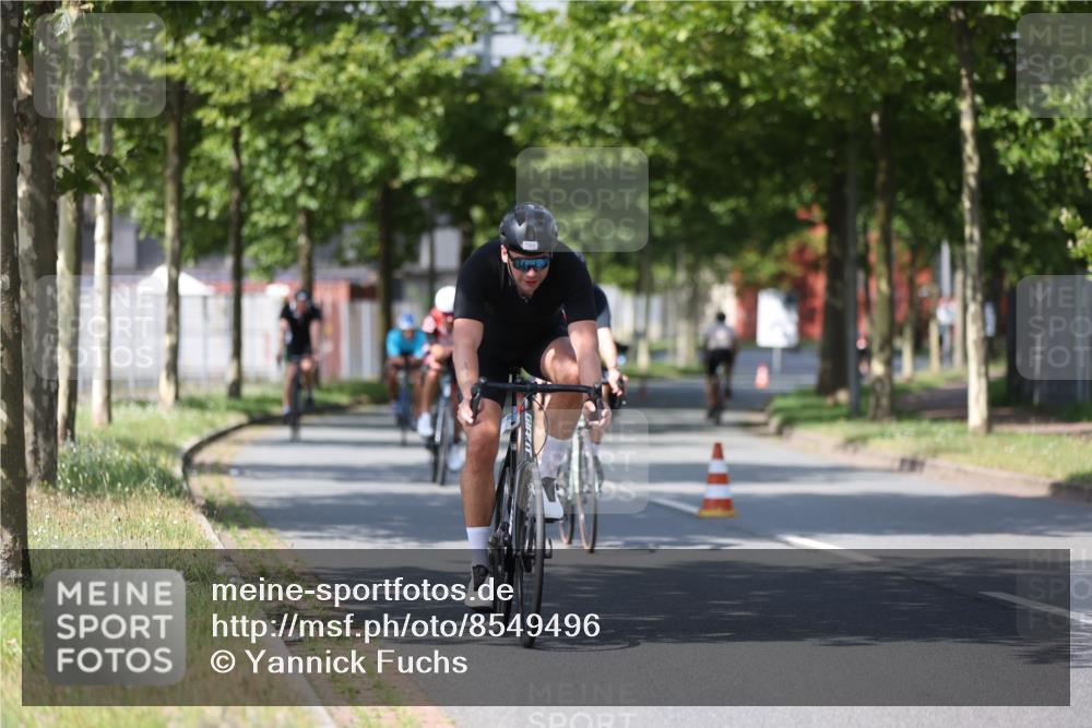 10.08.2025 - GEWOBA Citytriathlon Bremen Yannick Fuchs http://msf.ph/oto/8549496 10.08.2025 12:18:50 Radfahren 556, 642, 652, 759, 781, 789, 790, 825, 853, 978, 982, 1015, 1018, 1029 meine-sportfotos.de