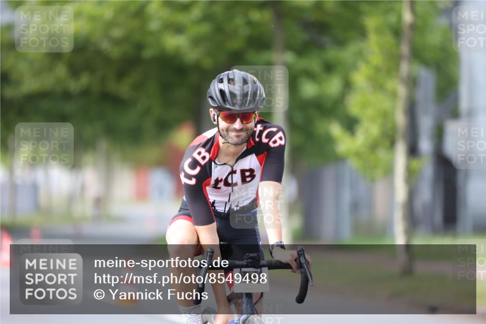 10.08.2025 - GEWOBA Citytriathlon Bremen Yannick Fuchs http://msf.ph/oto/8549498 10.08.2025 13:27:36 Radfahren 909, 958 meine-sportfotos.de
