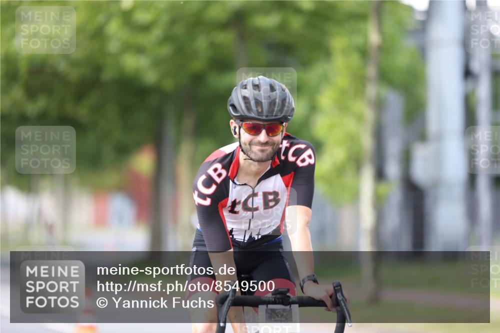 10.08.2025 - GEWOBA Citytriathlon Bremen Yannick Fuchs http://msf.ph/oto/8549500 10.08.2025 13:27:36 Radfahren 909, 958 meine-sportfotos.de