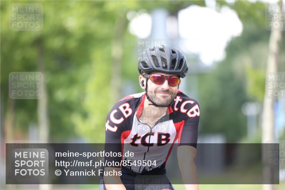 10.08.2025 - GEWOBA Citytriathlon Bremen Yannick Fuchs http://msf.ph/oto/8549504 10.08.2025 13:27:36 Radfahren 909, 958 meine-sportfotos.de