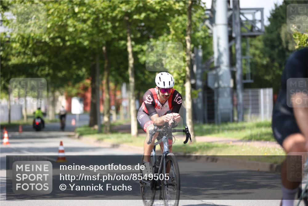 10.08.2025 - GEWOBA Citytriathlon Bremen Yannick Fuchs http://msf.ph/oto/8549505 10.08.2025 12:18:52 Radfahren 556, 642, 652, 789, 790, 825, 853, 978, 982, 1015, 1018, 1029 meine-sportfotos.de