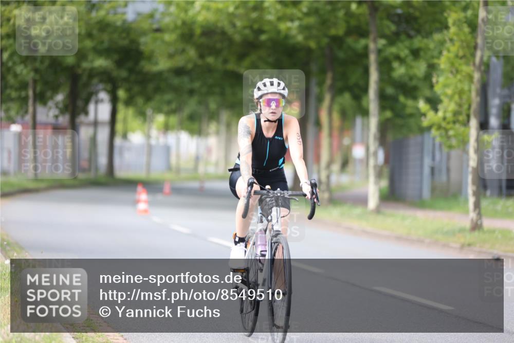 10.08.2025 - GEWOBA Citytriathlon Bremen Yannick Fuchs http://msf.ph/oto/8549510 10.08.2025 13:27:49 Radfahren 941, 958 meine-sportfotos.de