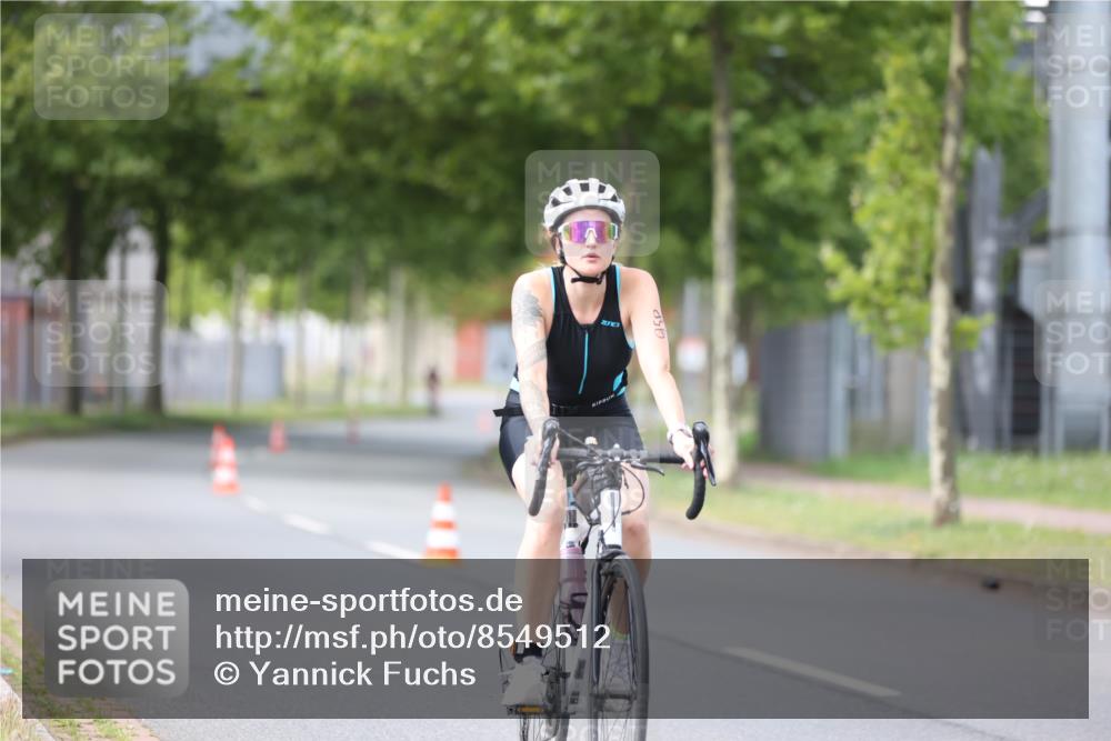 10.08.2025 - GEWOBA Citytriathlon Bremen Yannick Fuchs http://msf.ph/oto/8549512 10.08.2025 13:27:49 Radfahren 941, 958 meine-sportfotos.de