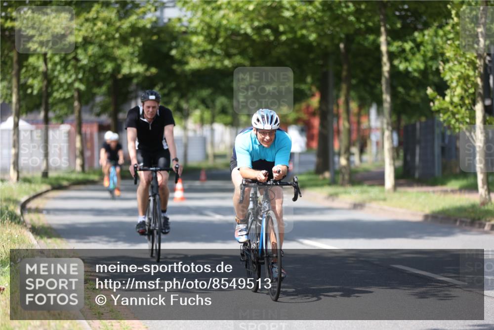10.08.2025 - GEWOBA Citytriathlon Bremen Yannick Fuchs http://msf.ph/oto/8549513 10.08.2025 12:18:54 Radfahren 556, 642, 652, 789, 790, 825, 853, 978, 982, 1015, 1018 meine-sportfotos.de