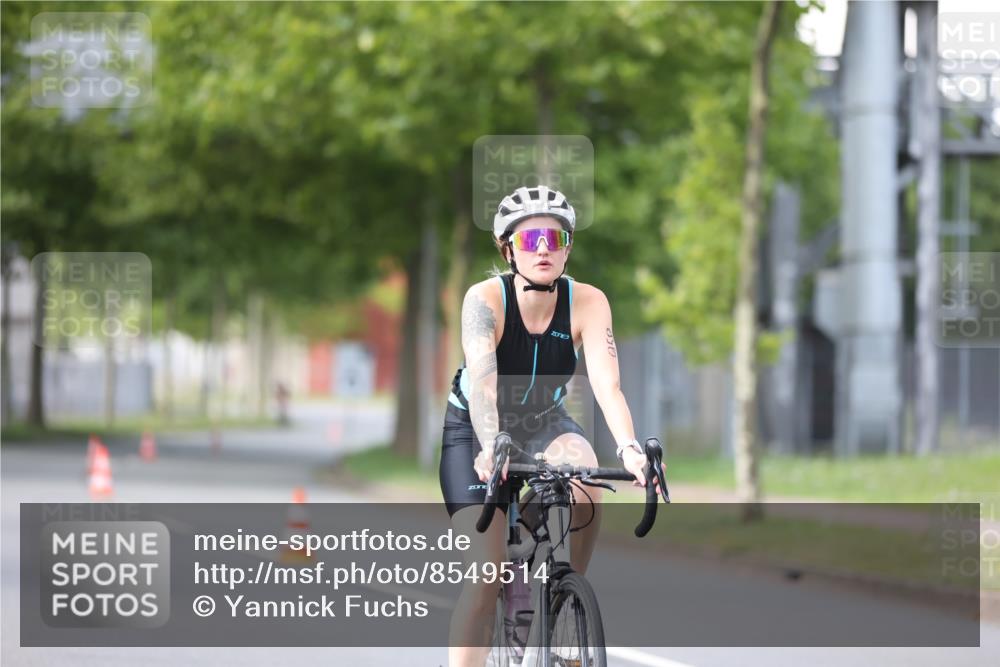 10.08.2025 - GEWOBA Citytriathlon Bremen Yannick Fuchs http://msf.ph/oto/8549514 10.08.2025 13:27:49 Radfahren 941, 958 meine-sportfotos.de