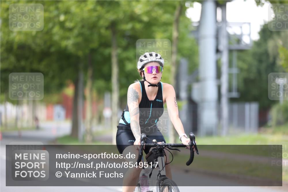 10.08.2025 - GEWOBA Citytriathlon Bremen Yannick Fuchs http://msf.ph/oto/8549517 10.08.2025 13:27:49 Radfahren 941, 958 meine-sportfotos.de