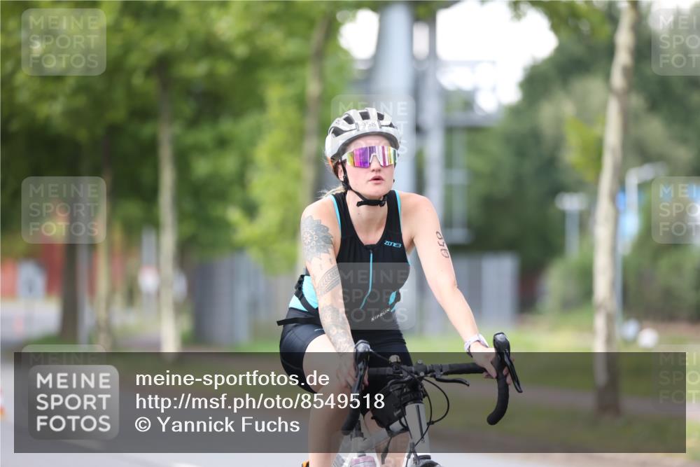 10.08.2025 - GEWOBA Citytriathlon Bremen Yannick Fuchs http://msf.ph/oto/8549518 10.08.2025 13:27:49 Radfahren 941, 958 meine-sportfotos.de