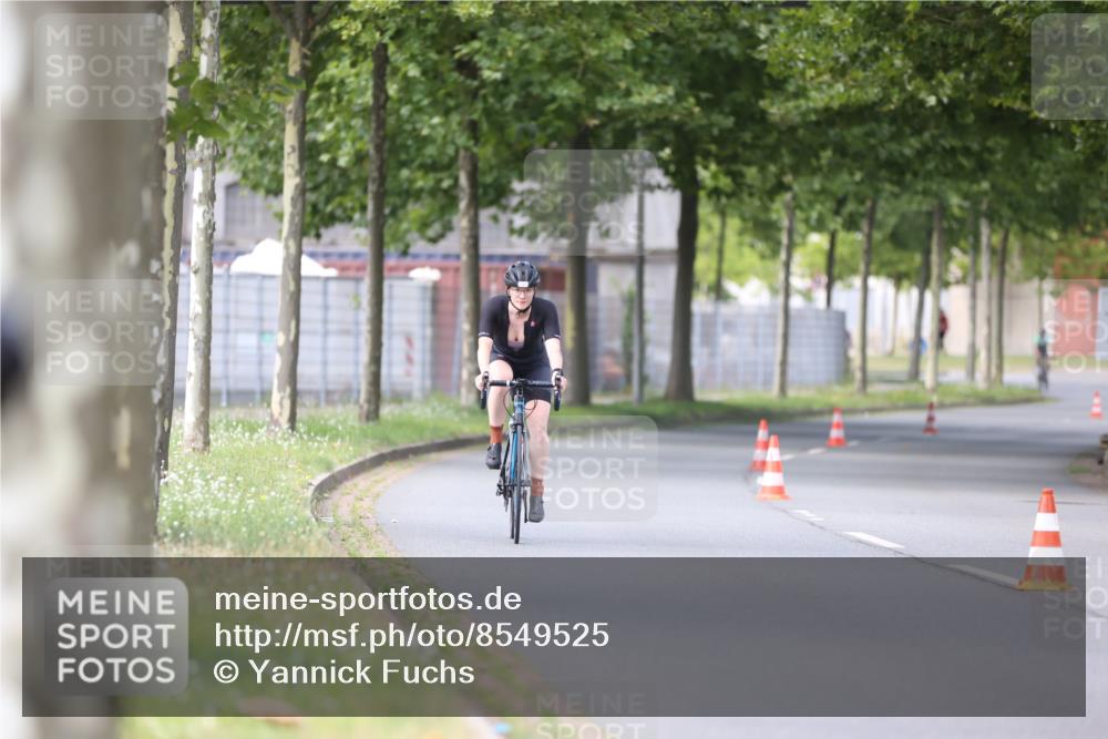 10.08.2025 - GEWOBA Citytriathlon Bremen Yannick Fuchs http://msf.ph/oto/8549525 10.08.2025 13:28:00 Radfahren 941 meine-sportfotos.de