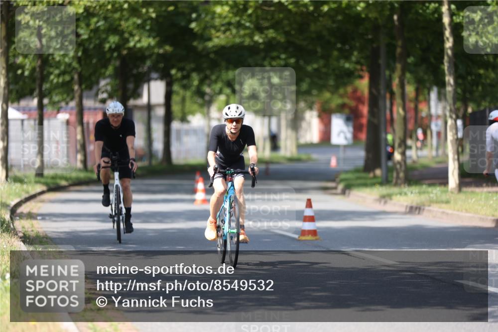 10.08.2025 - GEWOBA Citytriathlon Bremen Yannick Fuchs http://msf.ph/oto/8549532 10.08.2025 12:18:56 Radfahren 556, 789, 790, 825, 853, 978, 982, 1018 meine-sportfotos.de