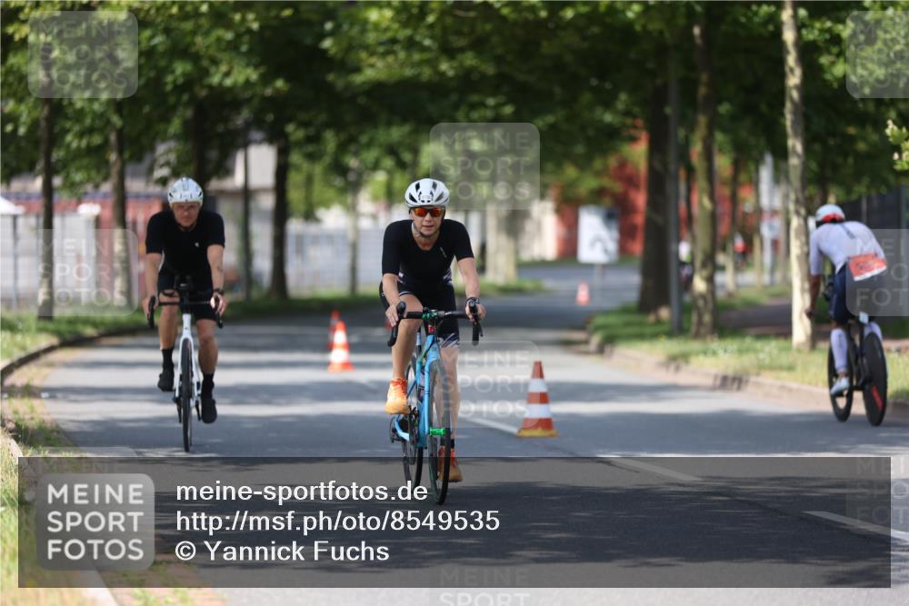 10.08.2025 - GEWOBA Citytriathlon Bremen Yannick Fuchs http://msf.ph/oto/8549535 10.08.2025 12:18:57 Radfahren 556, 789, 790, 825, 853, 978, 982, 1018 meine-sportfotos.de