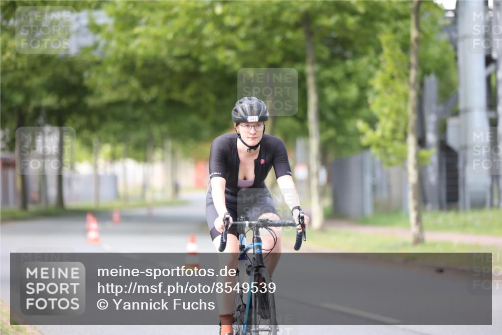 10.08.2025 - GEWOBA Citytriathlon Bremen Yannick Fuchs http://msf.ph/oto/8549539 10.08.2025 13:28:02 Radfahren 746, 941 meine-sportfotos.de