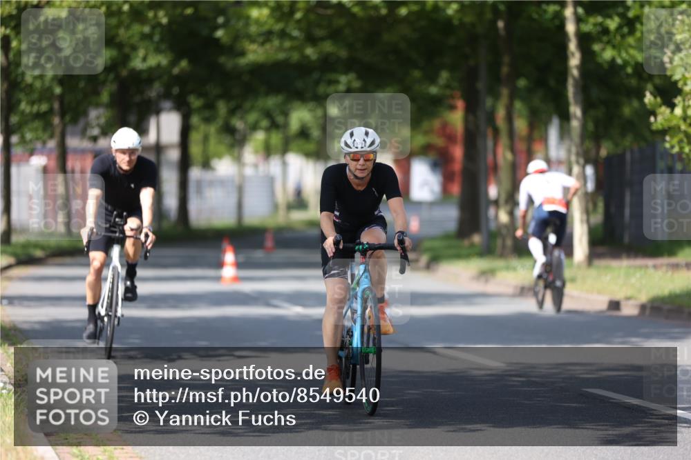 10.08.2025 - GEWOBA Citytriathlon Bremen Yannick Fuchs http://msf.ph/oto/8549540 10.08.2025 12:18:57 Radfahren 556, 789, 790, 825, 853, 978, 982, 1018 meine-sportfotos.de