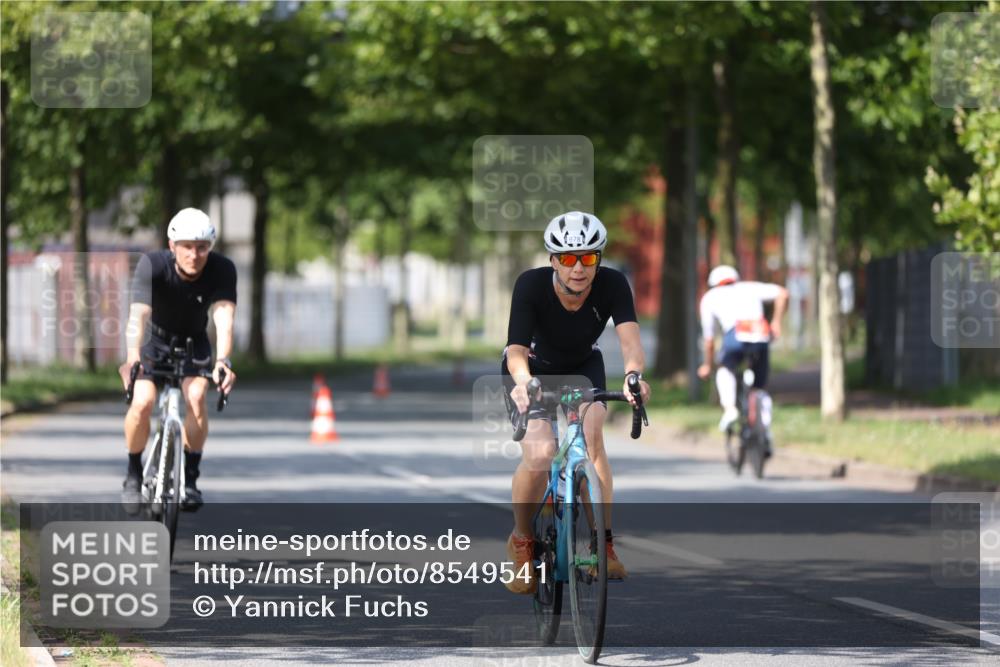 10.08.2025 - GEWOBA Citytriathlon Bremen Yannick Fuchs http://msf.ph/oto/8549541 10.08.2025 12:18:57 Radfahren 556, 789, 790, 825, 853, 978, 982, 1018 meine-sportfotos.de