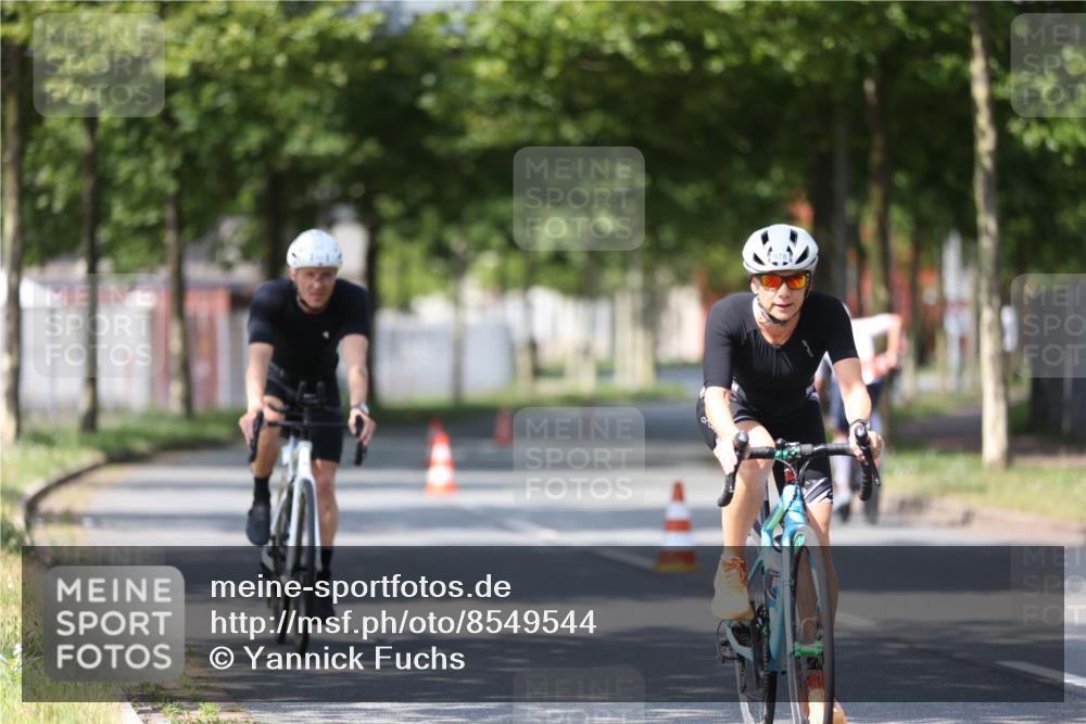 10.08.2025 - GEWOBA Citytriathlon Bremen Yannick Fuchs http://msf.ph/oto/8549544 10.08.2025 12:18:57 Radfahren 556, 789, 790, 825, 853, 978, 982, 1018 meine-sportfotos.de