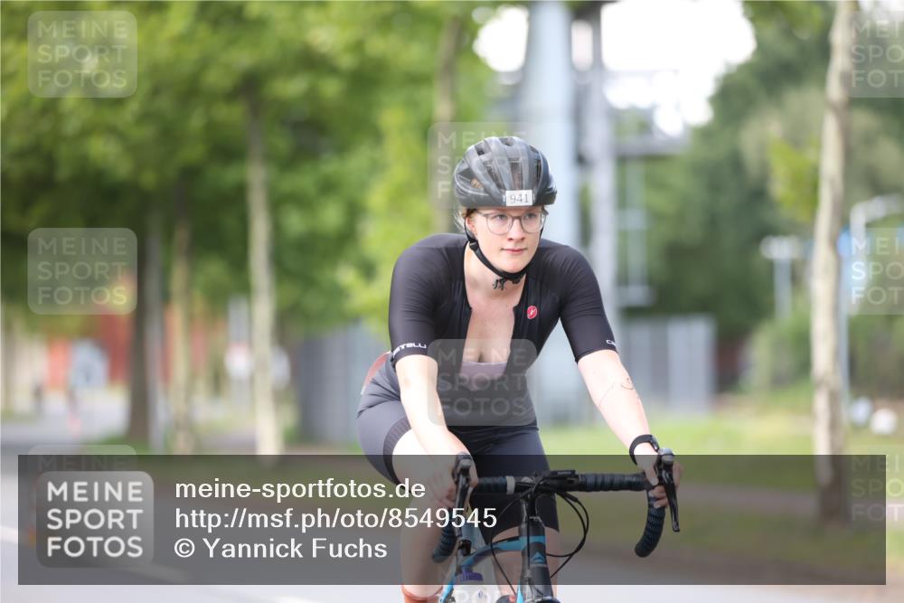 10.08.2025 - GEWOBA Citytriathlon Bremen Yannick Fuchs http://msf.ph/oto/8549545 10.08.2025 13:28:03 Radfahren 746, 941 meine-sportfotos.de