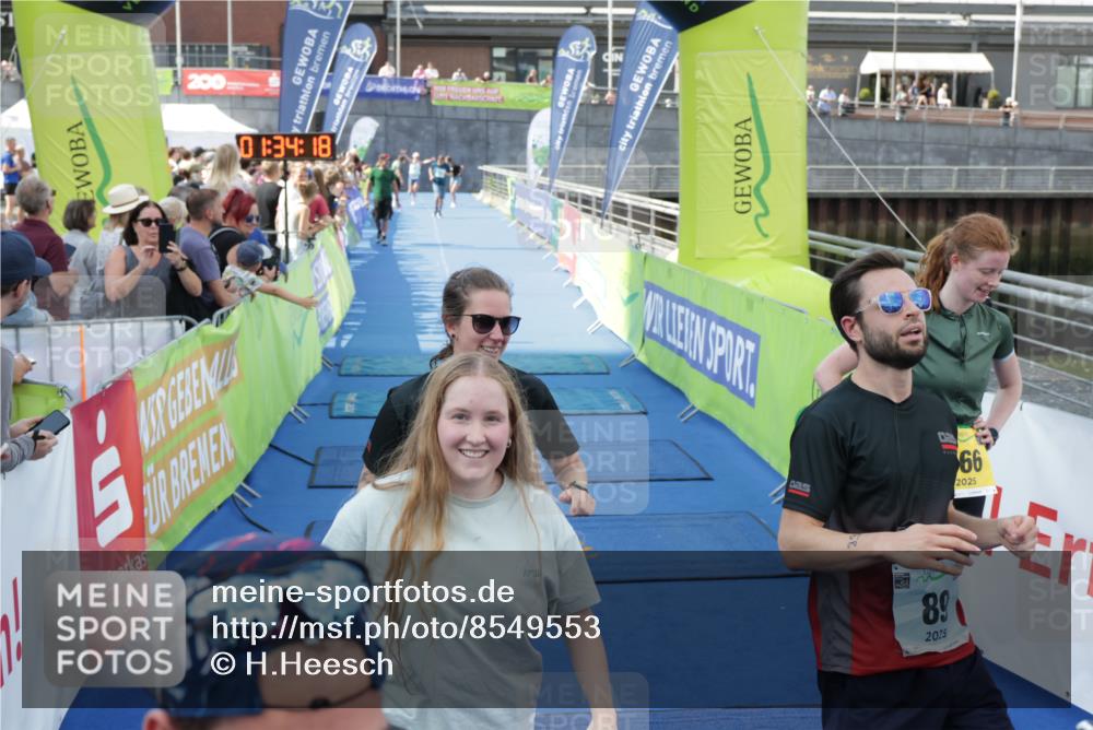 10.08.2025 - GEWOBA Citytriathlon Bremen H.Heesch http://msf.ph/oto/8549553 10.08.2025 11:38:00 Ziel 89, 141, 237, 453 meine-sportfotos.de