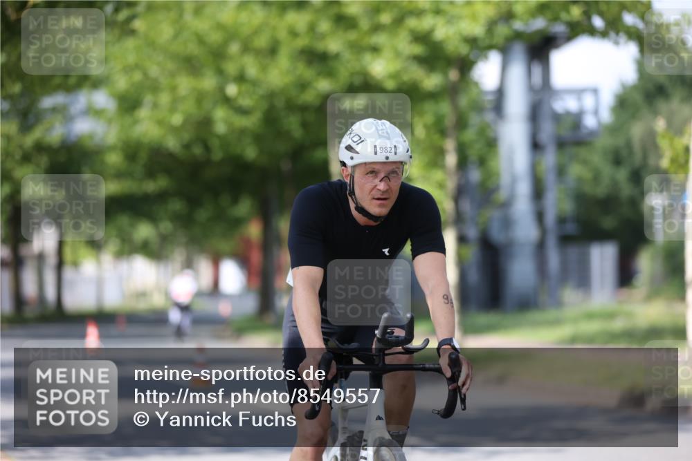 10.08.2025 - GEWOBA Citytriathlon Bremen Yannick Fuchs http://msf.ph/oto/8549557 10.08.2025 12:18:59 Radfahren 556, 789, 790, 825, 853, 978, 982, 1018 meine-sportfotos.de