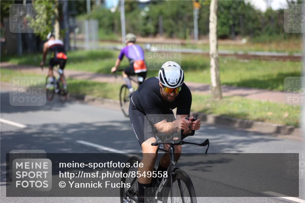 10.08.2025 - GEWOBA Citytriathlon Bremen Yannick Fuchs http://msf.ph/oto/8549558 10.08.2025 12:19:16 Radfahren 709, 750, 762, 804, 1033 meine-sportfotos.de