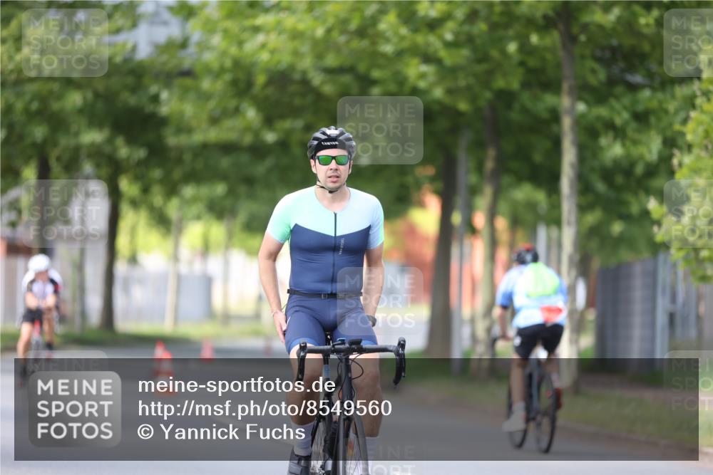 10.08.2025 - GEWOBA Citytriathlon Bremen Yannick Fuchs http://msf.ph/oto/8549560 10.08.2025 13:28:19 Radfahren 746, 903 meine-sportfotos.de