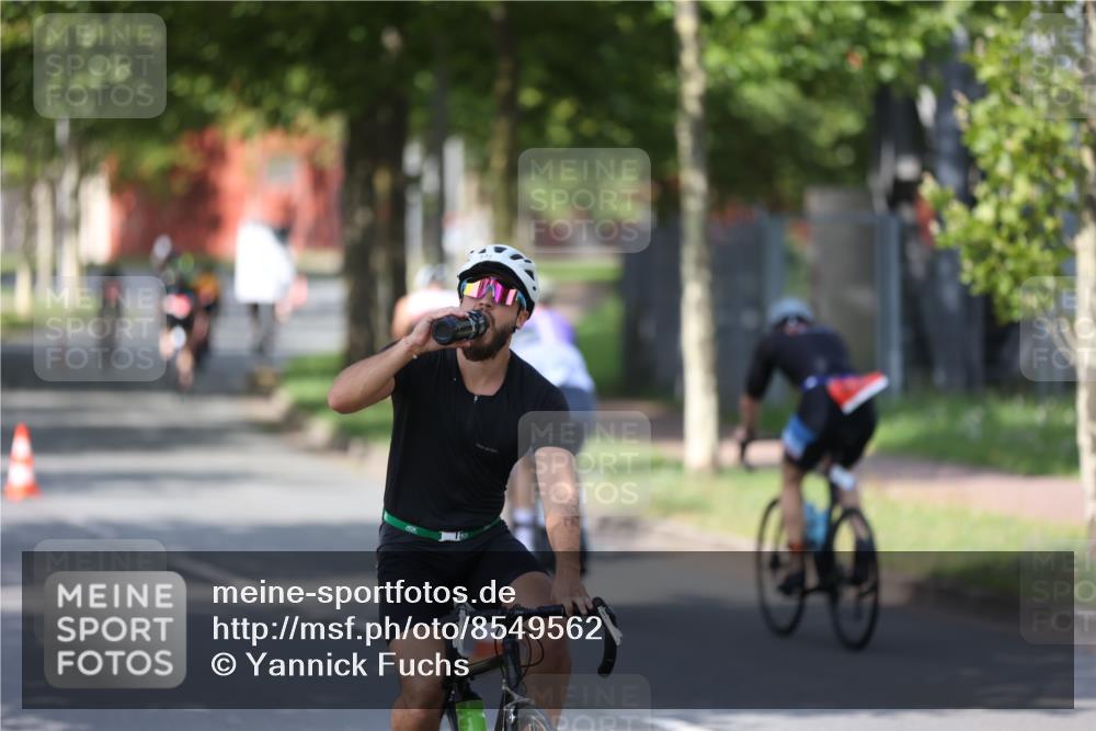10.08.2025 - GEWOBA Citytriathlon Bremen Yannick Fuchs http://msf.ph/oto/8549562 10.08.2025 12:19:17 Radfahren 709, 750, 762, 804, 1033 meine-sportfotos.de