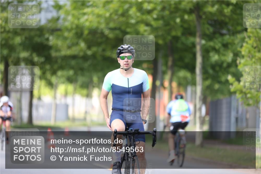 10.08.2025 - GEWOBA Citytriathlon Bremen Yannick Fuchs http://msf.ph/oto/8549563 10.08.2025 13:28:19 Radfahren 746, 903 meine-sportfotos.de