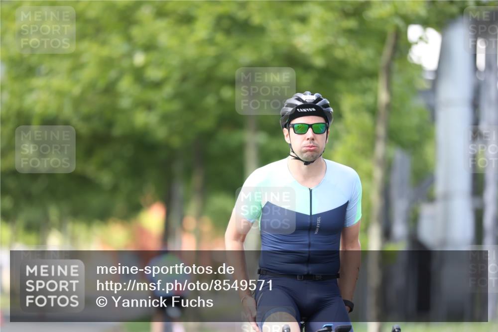 10.08.2025 - GEWOBA Citytriathlon Bremen Yannick Fuchs http://msf.ph/oto/8549571 10.08.2025 13:28:20 Radfahren 746, 903 meine-sportfotos.de