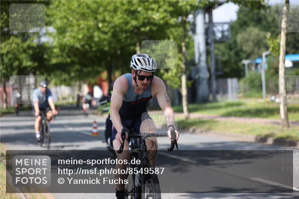 10.08.2025 - GEWOBA Citytriathlon Bremen Yannick Fuchs http://msf.ph/oto/8549587 10.08.2025 12:19:26 Radfahren 709, 750, 762, 804, 872, 1033 meine-sportfotos.de