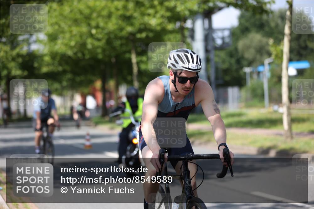 10.08.2025 - GEWOBA Citytriathlon Bremen Yannick Fuchs http://msf.ph/oto/8549589 10.08.2025 12:19:26 Radfahren 709, 750, 762, 804, 872, 1033 meine-sportfotos.de