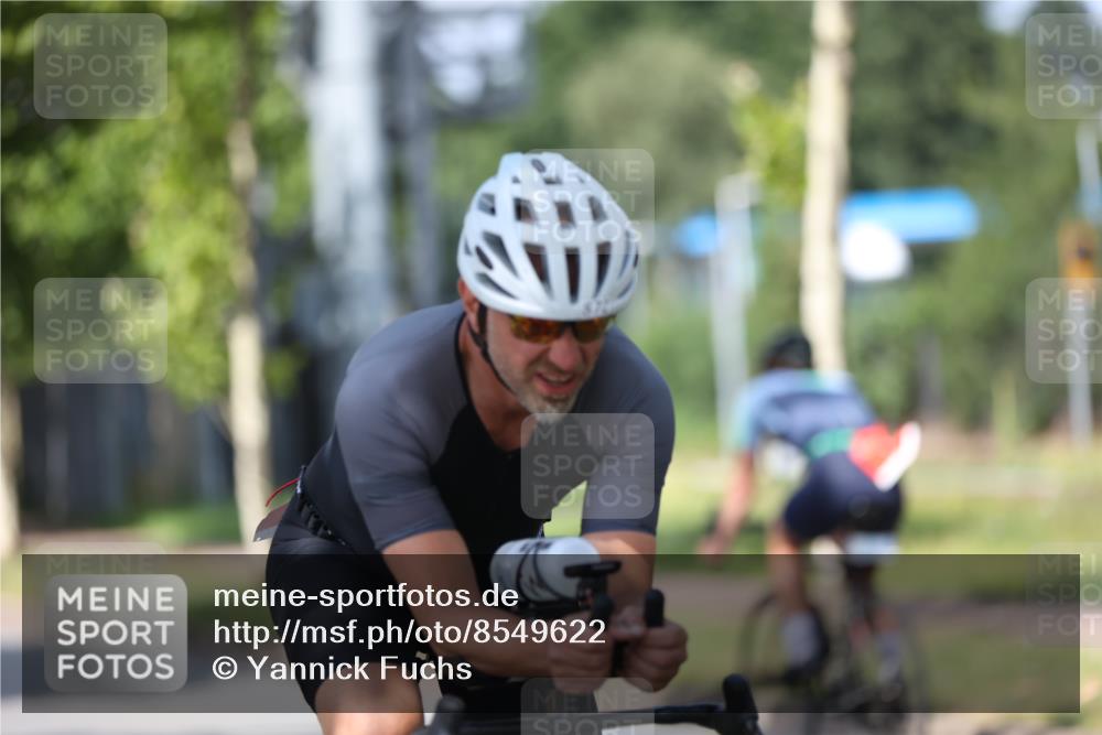 10.08.2025 - GEWOBA Citytriathlon Bremen Yannick Fuchs http://msf.ph/oto/8549622 10.08.2025 12:19:32 Radfahren 554, 749, 762, 804, 872, 1033 meine-sportfotos.de