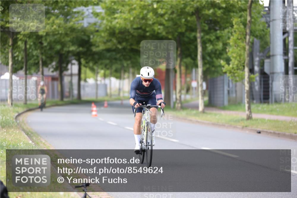 10.08.2025 - GEWOBA Citytriathlon Bremen Yannick Fuchs http://msf.ph/oto/8549624 10.08.2025 13:29:29 Radfahren 638, 980, 1032 meine-sportfotos.de