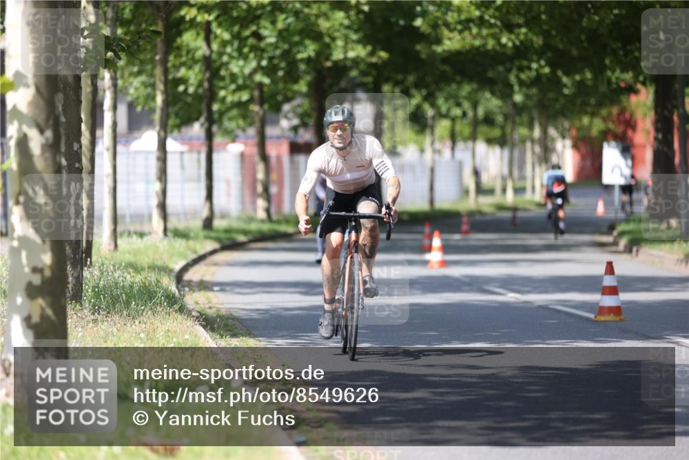 10.08.2025 - GEWOBA Citytriathlon Bremen Yannick Fuchs http://msf.ph/oto/8549626 10.08.2025 12:19:38 Radfahren 554, 719, 749, 872, 1033 meine-sportfotos.de