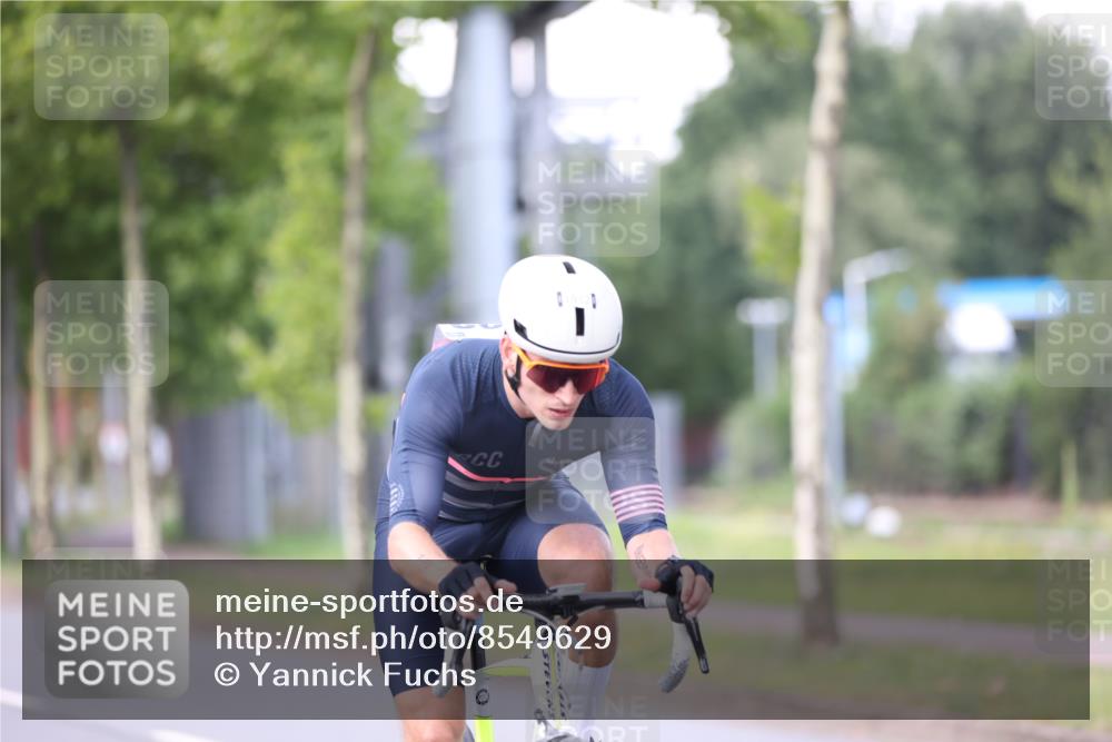 10.08.2025 - GEWOBA Citytriathlon Bremen Yannick Fuchs http://msf.ph/oto/8549629 10.08.2025 13:29:30 Radfahren 638, 980, 1032 meine-sportfotos.de