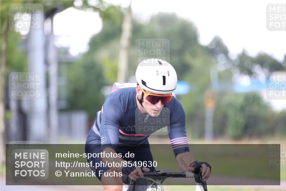 10.08.2025 - GEWOBA Citytriathlon Bremen Yannick Fuchs http://msf.ph/oto/8549630 10.08.2025 13:29:30 Radfahren 638, 980, 1032 meine-sportfotos.de
