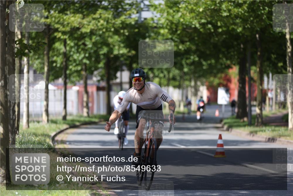 10.08.2025 - GEWOBA Citytriathlon Bremen Yannick Fuchs http://msf.ph/oto/8549633 10.08.2025 12:19:38 Radfahren 554, 719, 749, 872, 1033 meine-sportfotos.de