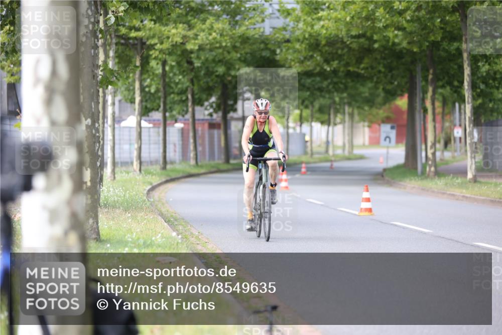10.08.2025 - GEWOBA Citytriathlon Bremen Yannick Fuchs http://msf.ph/oto/8549635 10.08.2025 13:29:34 Radfahren 980, 1032 meine-sportfotos.de