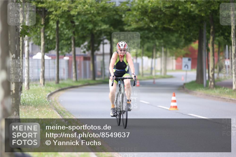 10.08.2025 - GEWOBA Citytriathlon Bremen Yannick Fuchs http://msf.ph/oto/8549637 10.08.2025 13:29:34 Radfahren 980, 1032 meine-sportfotos.de