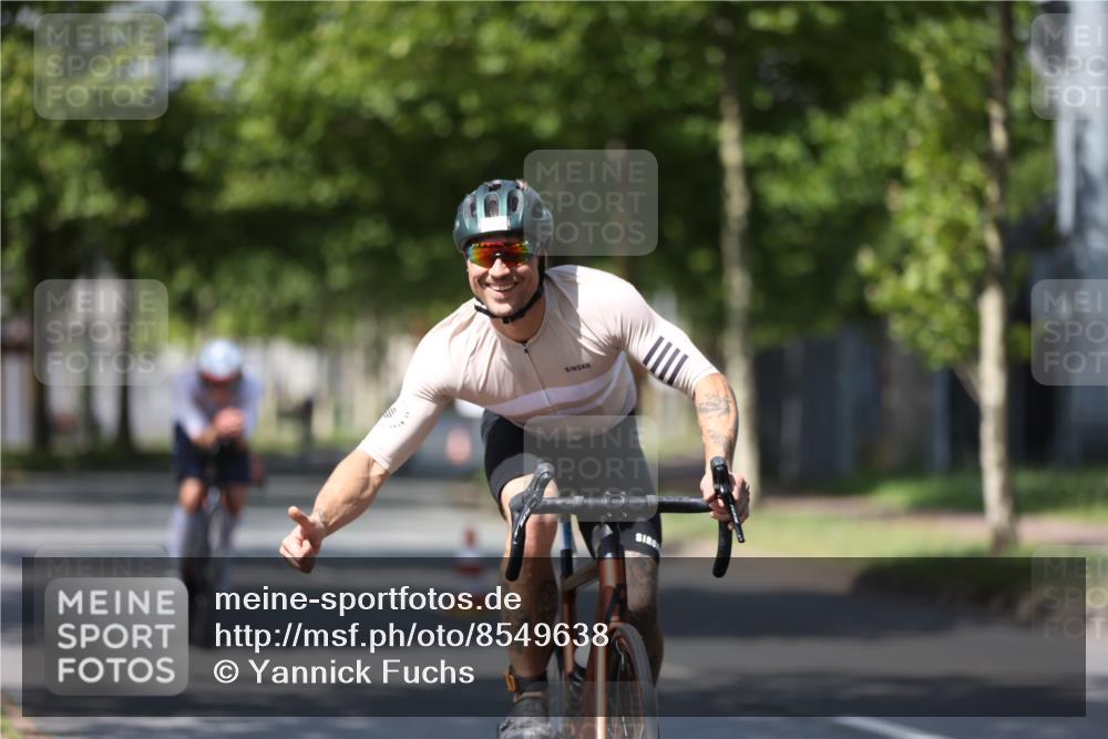 10.08.2025 - GEWOBA Citytriathlon Bremen Yannick Fuchs http://msf.ph/oto/8549638 10.08.2025 12:19:39 Radfahren 554, 719, 749, 872, 1033 meine-sportfotos.de