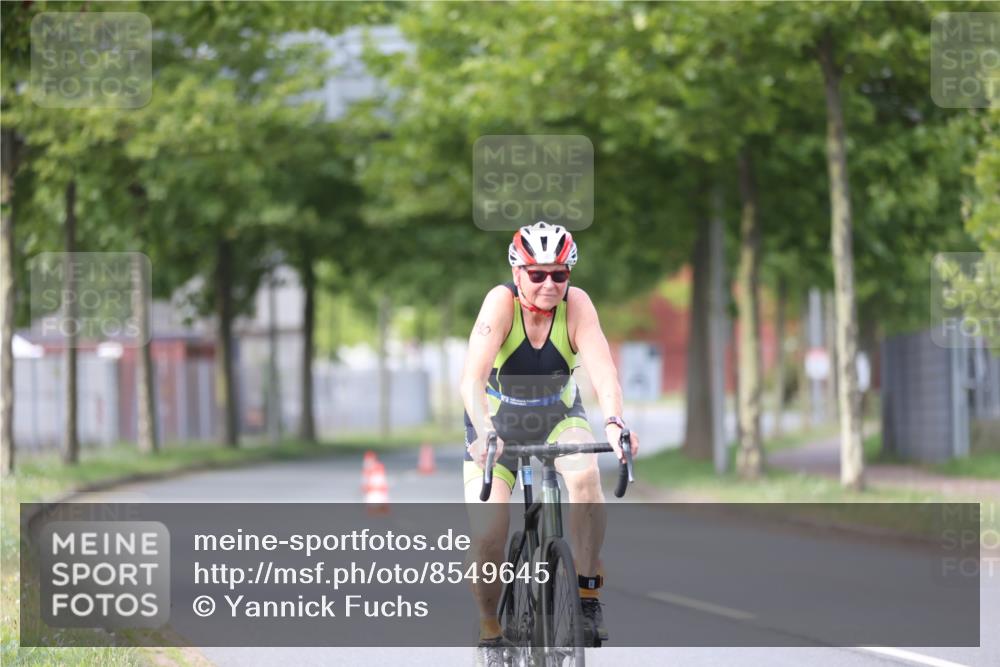 10.08.2025 - GEWOBA Citytriathlon Bremen Yannick Fuchs http://msf.ph/oto/8549645 10.08.2025 13:29:34 Radfahren 980, 1032 meine-sportfotos.de