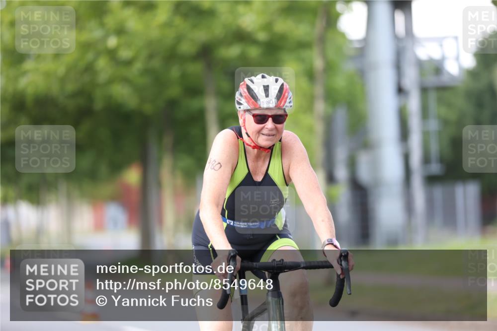 10.08.2025 - GEWOBA Citytriathlon Bremen Yannick Fuchs http://msf.ph/oto/8549648 10.08.2025 13:29:35 Radfahren 980, 1032 meine-sportfotos.de